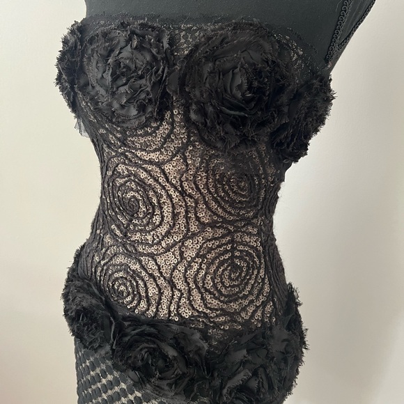 Dress made by designer MARC BOUWER HYBRID - Picture 4 of 17